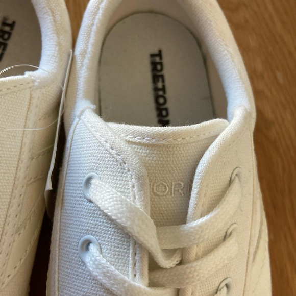 Tretorn Off-White Canvas Sneakers Women’s Size 11 - Picture 7 of 14